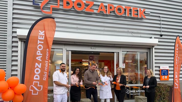 DOZ Apotek i Landskrona invigs av ansvarig Farmaceut, Drift och försäljningschef, VD, apotekschef, regional försäljningschef och HR chef.