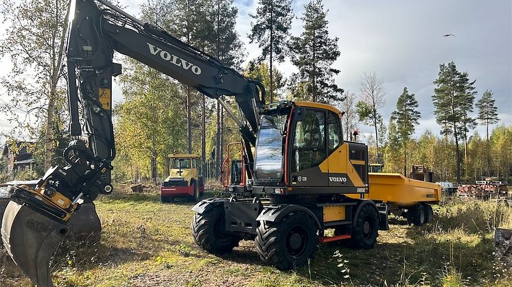 En hjulgrävare från Volvo blev det objekt som gick för högst slutpris på blinto.se i oktober 2024. 