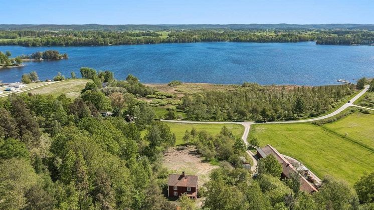 I Krågedal strax utanför Rimforsa är ett nytt bostadsområde planerat. Tomterna ligger med utsikt över den vackra sjön Åsunden och i närheten finns en småbåtshamn. Här finns också närheten till Kinda kanals sjösystem, bad och lantlig natur.