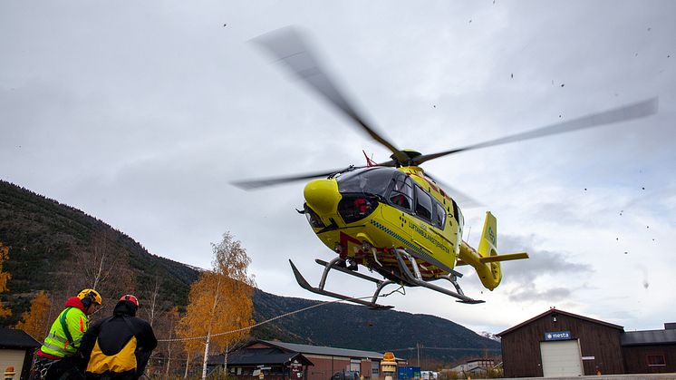 Ett av Norsk Luftambulanse under trening i Lom. Foto: Morten Hammeren