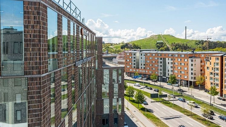 Veho Import AB, distributör av Mercedes-Benz och FUSO lastbilar i Sverige, meddelar idag att företaget flyttar sina kontor i både Stockholm och Malmö till nya, moderna lokaler.
