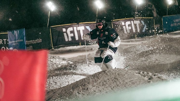 Filip Gravenforst tar en femteplats på världscupen i legendariska Deer Valley i parallellpuckel och ligger nu tvåa i parallellcupen.