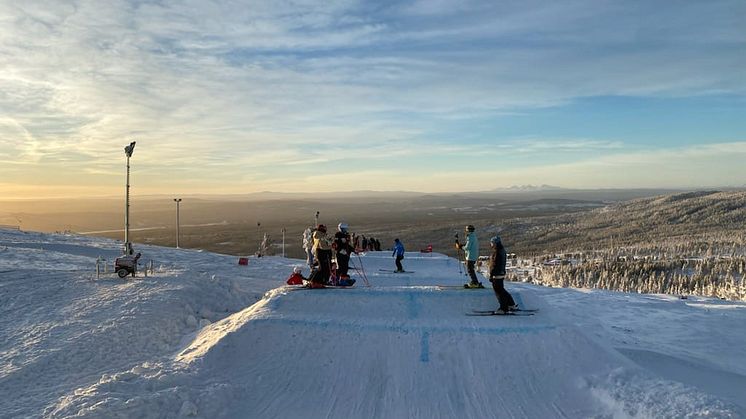 Svenska Skidförbundet står värd för FIS Women's Skicross Training Camp på Idre Fjäll. Foto: Ludvig Fjellström