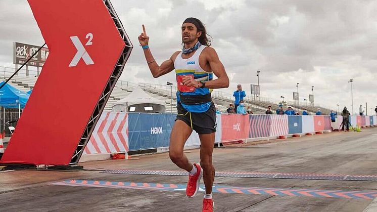 Den regerande amerikanske mästaren på 100 miles – ultralöparen Rajpaul ”Lightning Raj” Pannu – kommer till Sverige för att springa Ultravasan 90, som arrangeras lördag den 17 augusti. Foto: Hoka