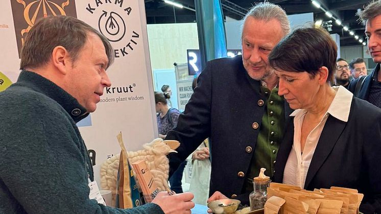 Foto: Staatssekretärin Silvia Bender und Michael Wimmer, Organisator und Netzwerker vom FÖL