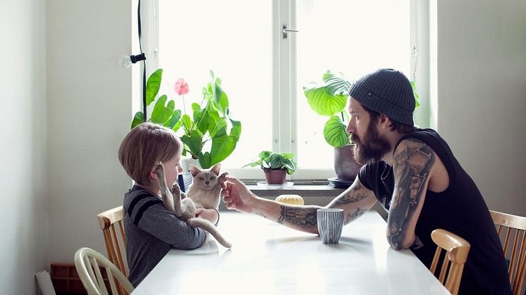 Rädda Barnen släpper guider på flera olika språk med anledning av corona