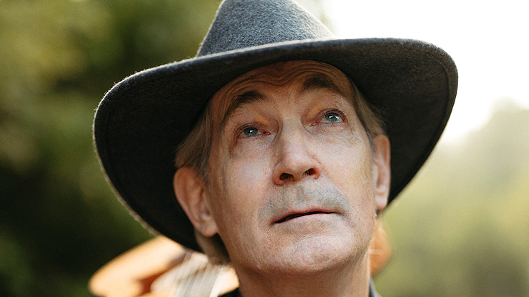 Doug Seegers bjuder på en blandning av klassiska julsånger, country-gospel och inte minst sina egna och starkt personliga sånger.