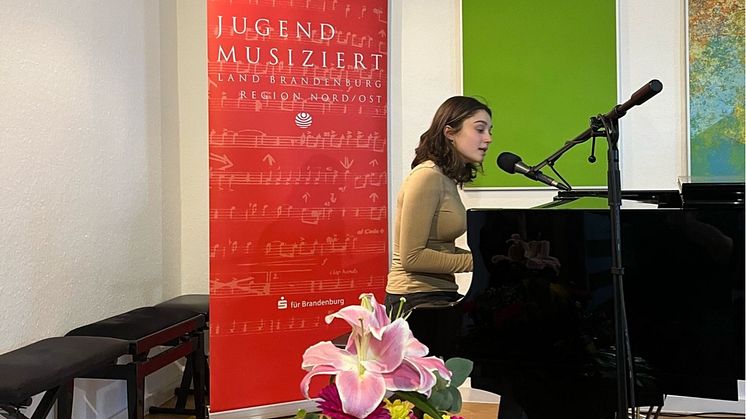 Tabea Hassan (16), gestartet in der Kategorie "Singer Songwriter"- mit eigenen Texten und Musik. Foto: Musikschule Barnim