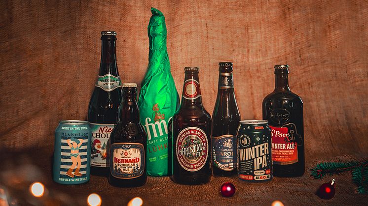 Julkavalkad med klassiska julöl, glögg, cider och snapsar på bordet