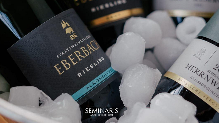 Am 27. Juni 2025 lädt das Seminaris Avendi Hotel Potsdam, gemeinsam mit dem VDP Weingut Kloster Eberbach, zum Schlemmersalon. 
