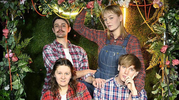 Revet Scenkonst bjuder in till rosaskimrande föreställning om queer identitet och landsbygd