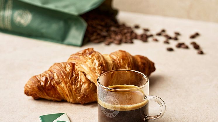 Kaffe och croissant 