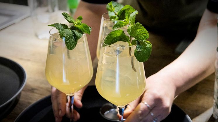 Endast en av tre vill se alkohol på jobbevent.