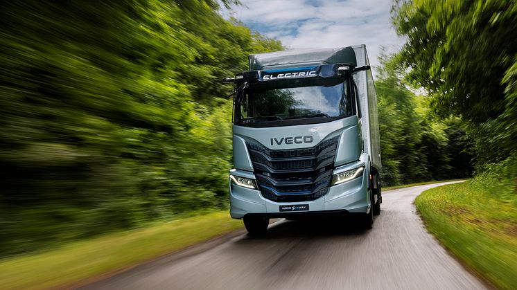 Den nye IVECO S-eWay markerer et gennembrud i elektrisk transport med stilrent design, lang rækkevidde og intelligent teknologi.