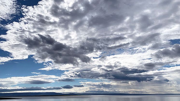 Aerosoler, det vil si små partikler i lufta, er svært viktige for å blant annet danne skyer. Skyene er igjen med på å reflektere solstråling tilbake til verdensrommet. Foto: Christine F. Solbakken, NILU