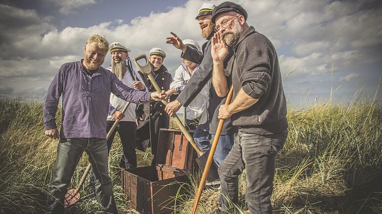 Wolf Barsch ist kultiger Shantyrock aus Kiel mit neuen und alten Melodien über Heimweh nach der Ferne, Hafenbräute, Piraten... 