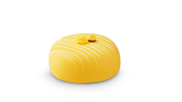 Påsktårta dekorerad med gul marsipan och vit choklad från Bake My Day