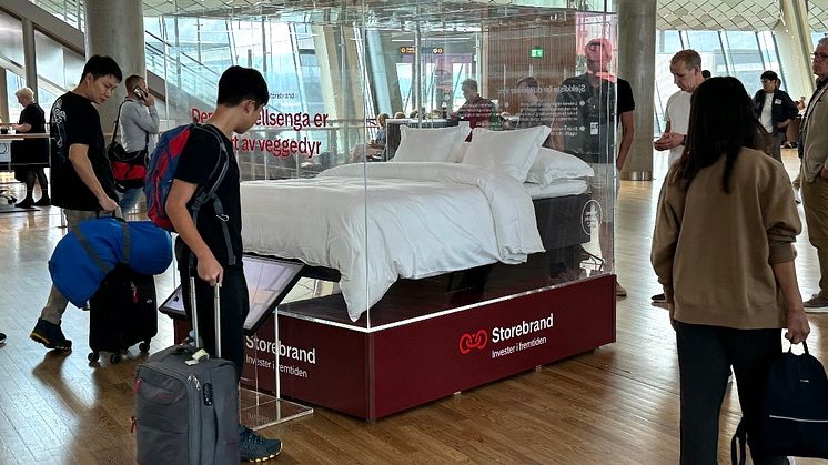 "Skrekksenga" med levende veggedyr på Oslo lufthavn. Foto: Storebrand