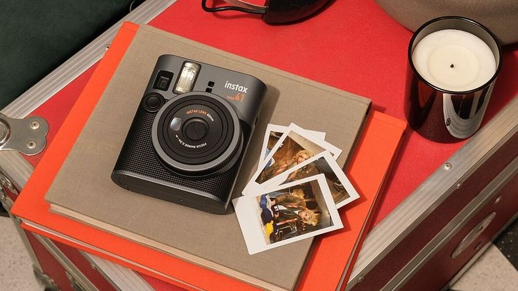En stilren uppdatering inom instant fotografering: Fujifilm introducerar instax mini 41™ instantkamera