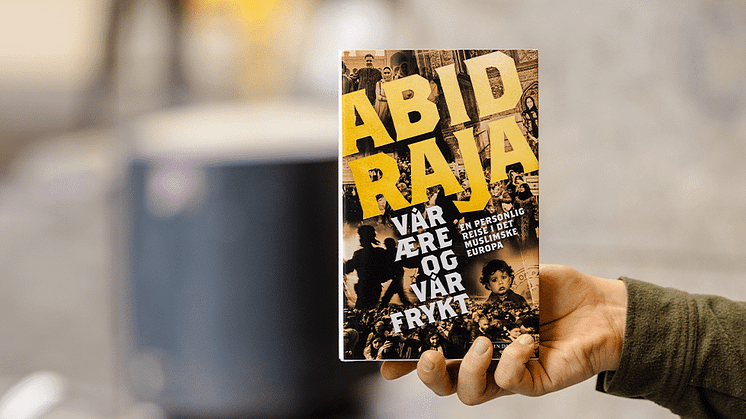 Vår ære og vår frykt har kun vært i salg i litt over to uker og forlaget har allerede måtte trykke nytt opplag. Boken er trykket i totalt 12 000 eksemplarer.