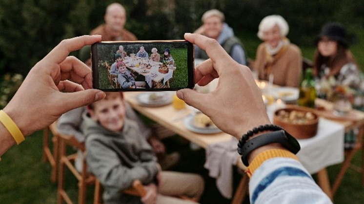 Do you share photographs of your friends and family online?