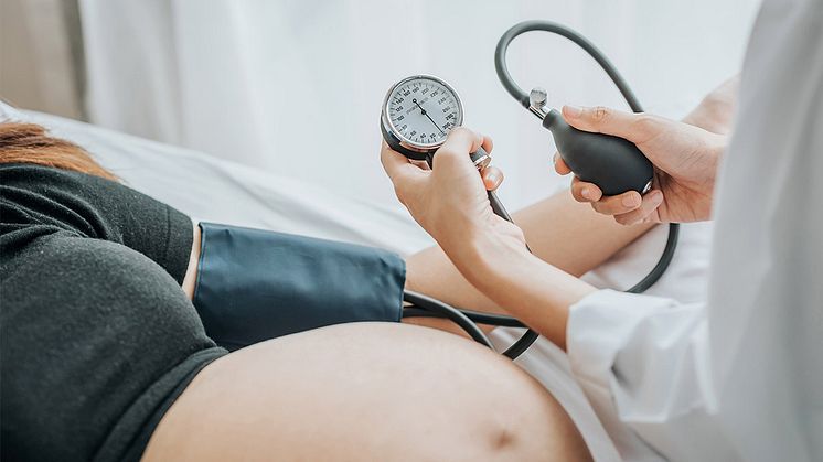 Komplikationen in der Schwangerschaft wie die Präeklampsie (Schwangerschaftsvergiftung), die durch Bluthochdruck gekennzeichnet ist, sind der Hauptgrund für Erkrankungen und Sterblichkeit unter Schwangeren (Foto:  iStock/interstid).