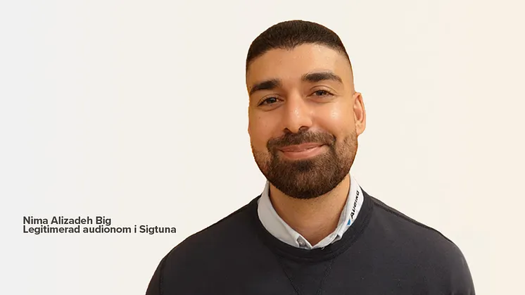 Bild på Nima som är Audikas legitimerade audionom i Sigtuna