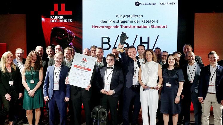 BSH-Standort Bad Neustadt gewinnt „Fabrik des Jahres“ Award in der Kategorie „Hervorragende Transformation“