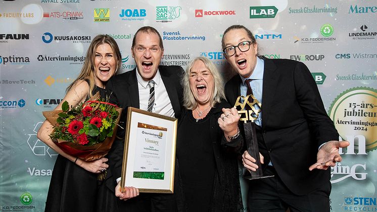 Stockholm Vatten och Avfall utsedda till Årets avfallsbehandlare. Bild från vänster: Heléne Charlotte Adéus, Hans Lundkvist, Katarina Johansson, Stefan Ekström