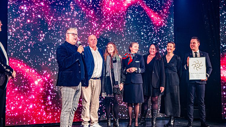 Fra Norwegian: Ståle Zahl, Lasse Fjellheim, Cecilie Thorsen, Aina Karlsen, Lise Finjarn , Kirsten Jeppesen og Stian Erevik Svendsen. 