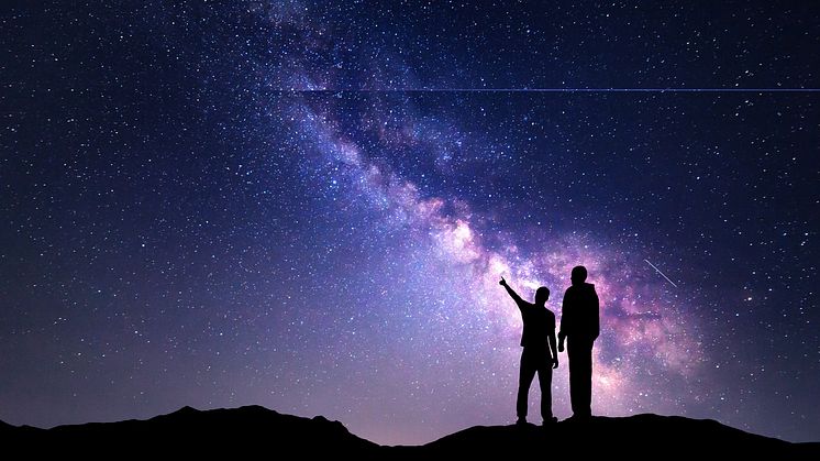 THEME_PEOPLE_SILHOUETTE_STARS_POINTING_SPACE_MILKY_WAY_GettyImages-537228978_Universal_Within usage period_101449-1.jpg