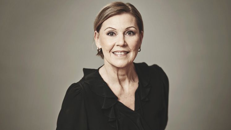 Christina Björklund, vd på GöteborgsOperan, får ta emot H.M. Konungens medalj. Foto: Lennart Sjöberg.
