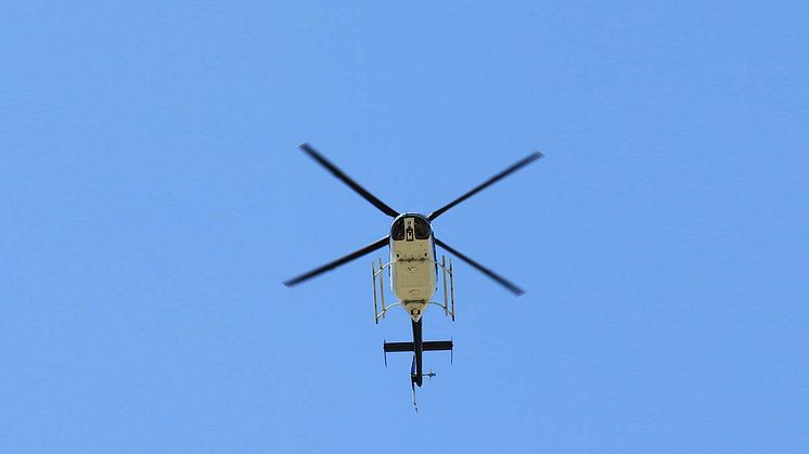 Besiktning av elnätet med helikopter
