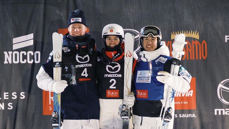 Walter Wallberg tar en andraplats i världscupen i Ruka och delar pallen med Mikel Kingsbury (CAN) och Ikuma Hiroshima (JPN).
