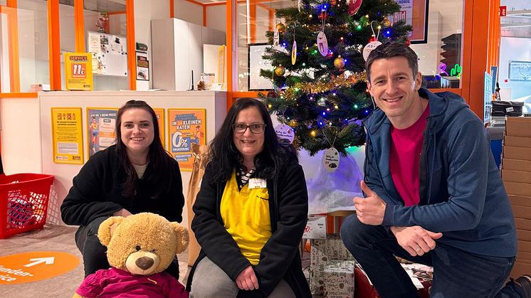 Weihnachtsfreude im Sconto-Markt Großpösna: Wunschbaum für das Kinderhospiz Bärenherz