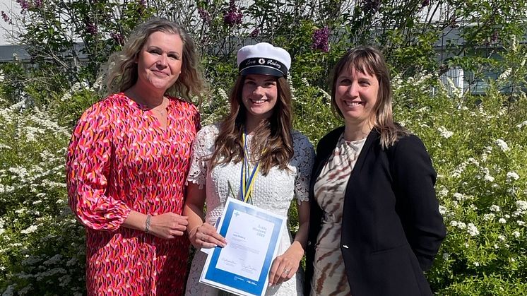 Grattis Lova Risberg, årets student Vård i Piteå! Här tillsammans med Annika Risberg, Piteå kommun och Lena Fagerlönn, Region Norrbotten som delade ut stipendiet.