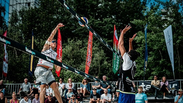 Urlaubsguru ist Hauptsponsor der Beachtour des Westdeutschen Volleyballverbands