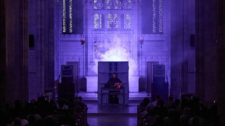 Bli med på konserter, samtaler og lydvandringer under åpningsuken til MOMENTUM 13. Foto: Charles Stankievech, The Glass Key, Toronto (2024).