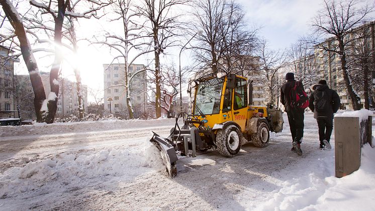 ﻿Svevia sköter underhållet för vägar, gator samt allmänna ytor inom Huddinge kommun. Foto: Rickard Kilström