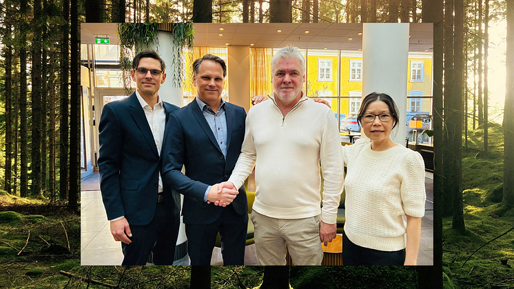På bilden ser fr v Björn Wulff - Addnode Group, Christian Donaldson - pcSKOG, Staffan Bygdén - Icebound och Helen Karlsson - Addnode Group