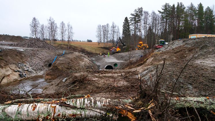 Under två år ska Svevia på uppdrag av Trafikverket, utföra en rad avvattningsåtgärder i Södermanlands län. Foto: Henke Olofsson