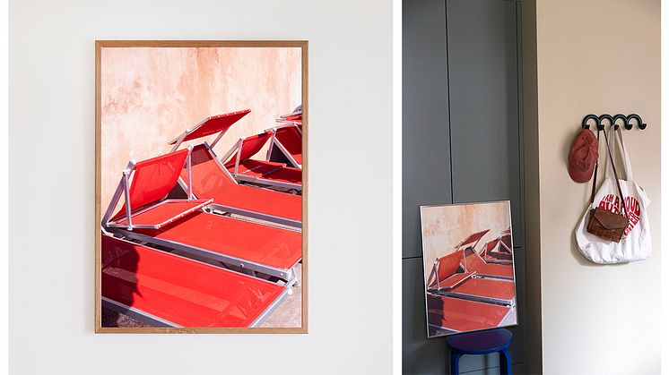Print "The Red Sunbed" 50x70 cm. "Finns det något som är mer rätt än rött just nu? Ska vara vinrött möjligtvis. Men här lovas en röd injektion till ditt hem och hus och väggar. Sjukt fint..."