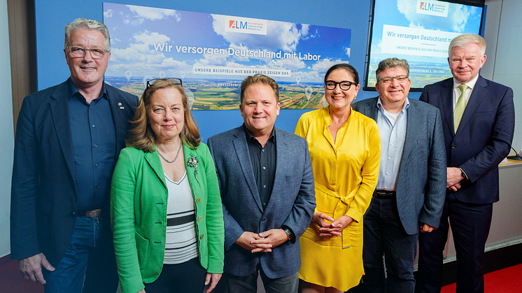 Die Teilnehmenden der Pressekonferenz (von links nach rechts): Dr. Michael Müller, Prof. Dr. Mariam Klouche, Prof. Dr. Jan Kramer, Susan E. Knoll, Dr. Martin Roskos, Wolf F. Kupatt (Bild: axentis/Lopata)