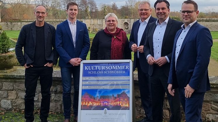 Pressetermin mit Johannes Weege, Lucas Engbers, Andrea Gerstenberger, Dirk Adomat, Tim Nikelski und Jan-Robin Winnerbald im Schloss Schwöbber
