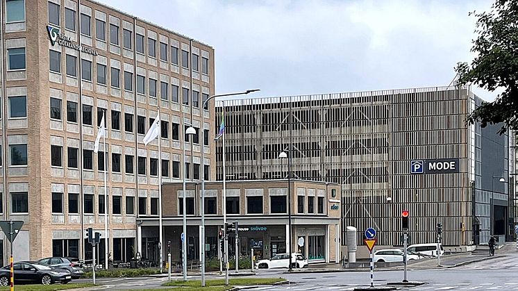 Västra Götalandsregionens kontor och parkering i Skövde. 