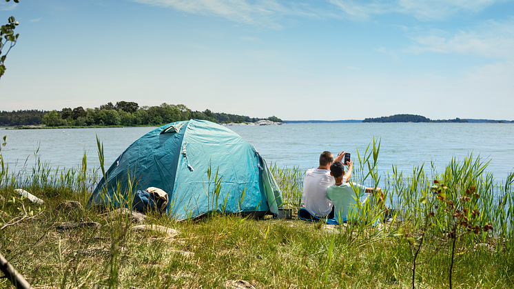 Kriminelle tar ikke ferie: Telias tips til en trygg sommer