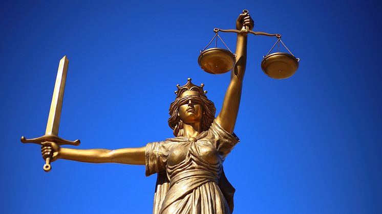 Bogus taxi driver punished by court for using fake licence