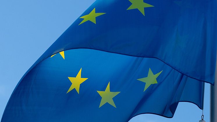 EU-flagga vajar i vinden