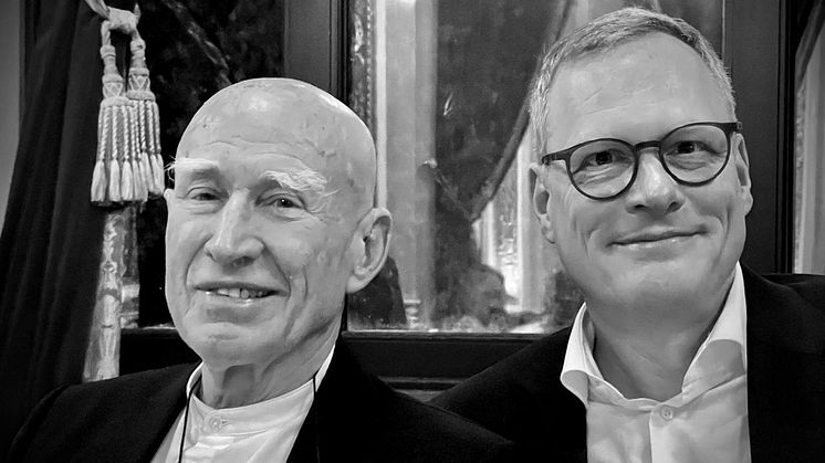 Sebastião Salgado und Carsten Schildknecht am Rande des Amazonia Foto-Musik-Projekts in Frankfurt.