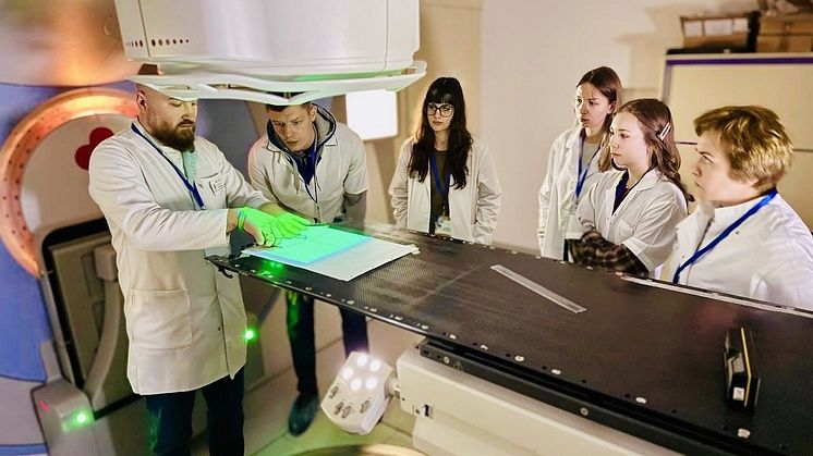 Den första ”Master class” ges av tränaren Ruslan Zelinskiy på på Spizhenko-kliniken, Kyiv den 12 maj. 